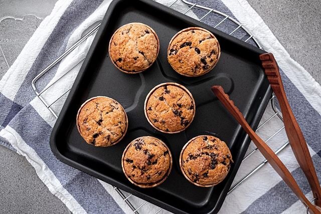 Weekend bakes by Cindy! She&rsquo;s been baking more recently, which means I&rsquo;ve been eating more 😅😅 .
.
.
#homemade #baking #muffins #chocolatechipmuffins #homebaking #bakersofinstagram #bakinglove #bakingfromscratch #foodporn #homecooking #i